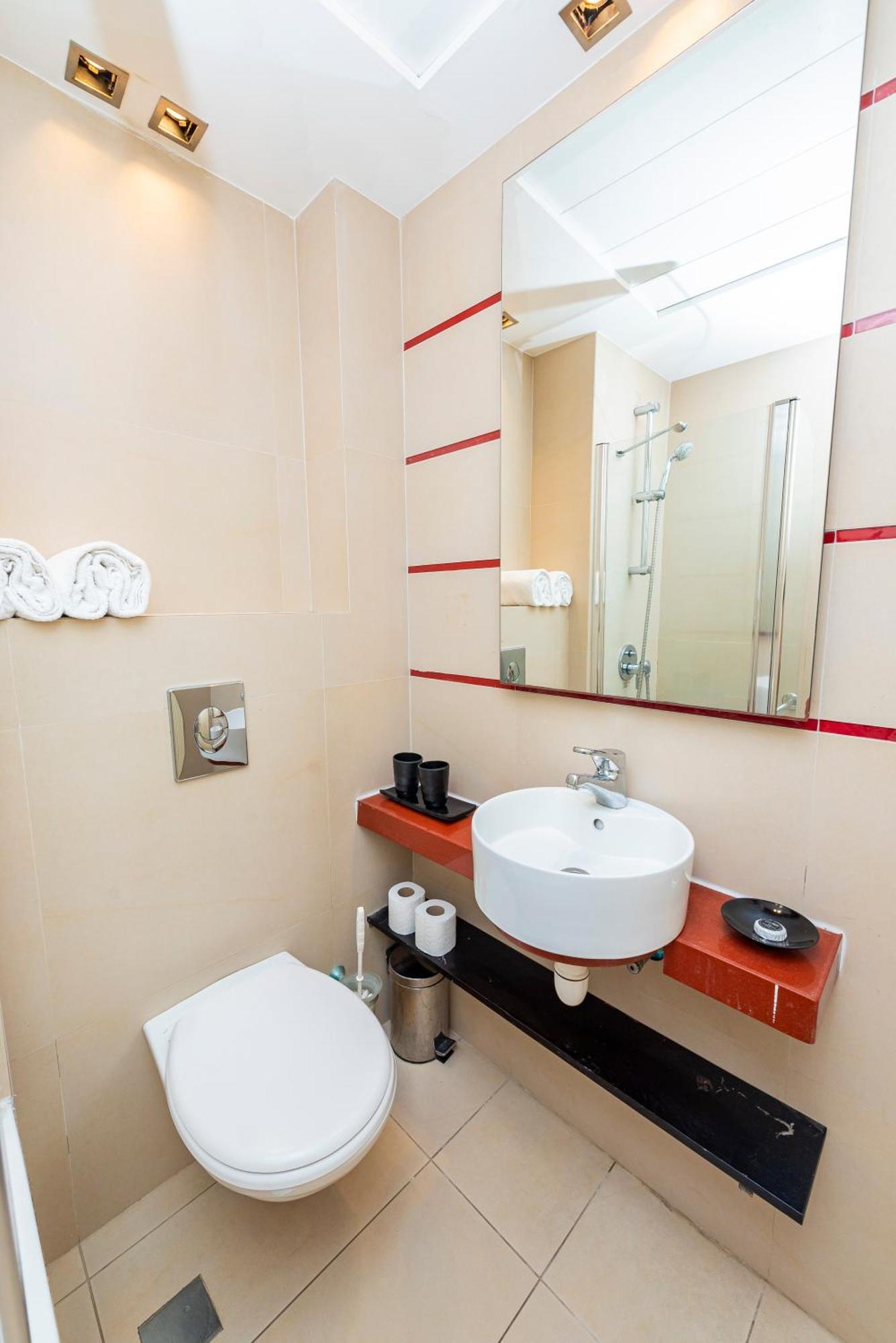 Hotel Basel Tel-Aviv Екстериор снимка